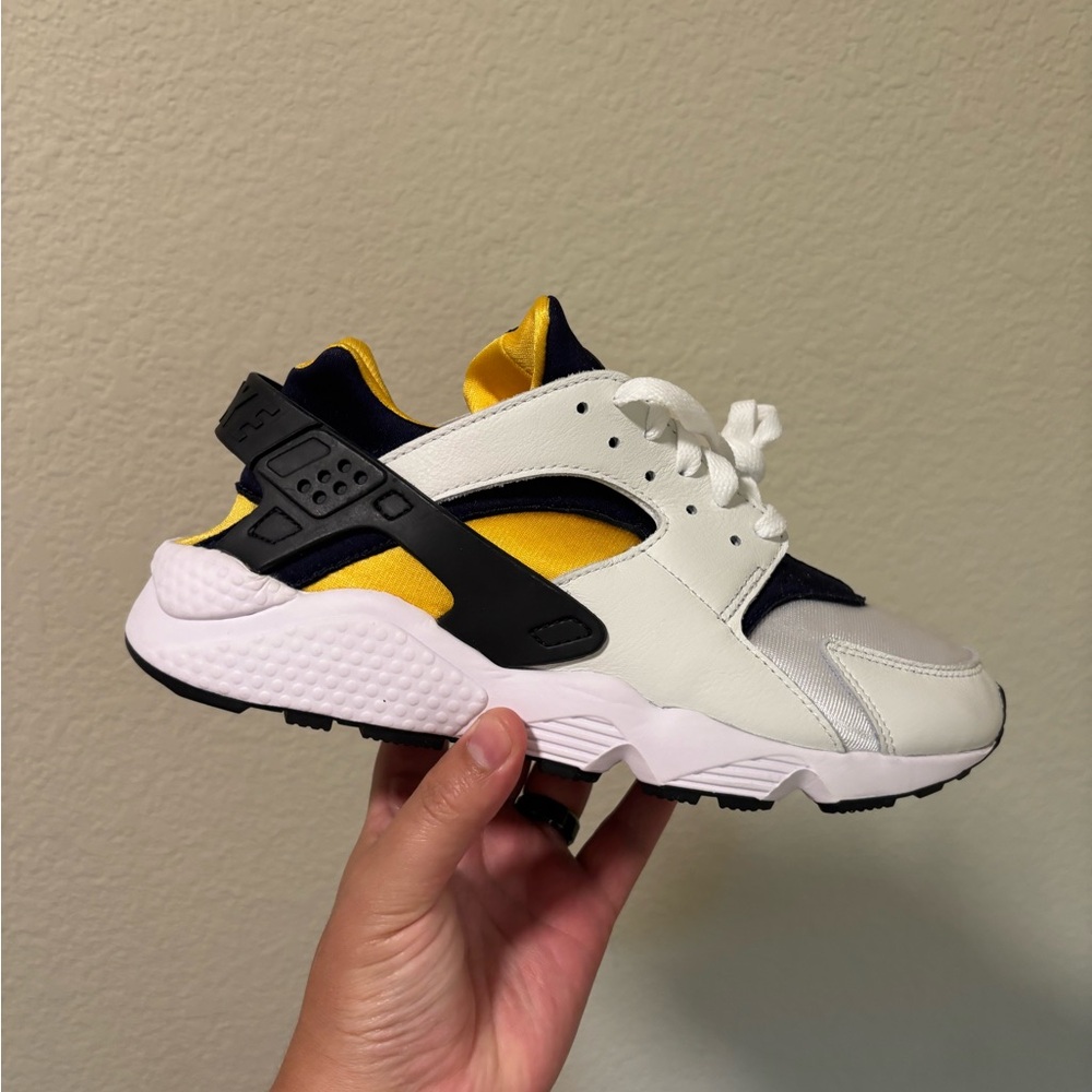 Nike huarache white yellow